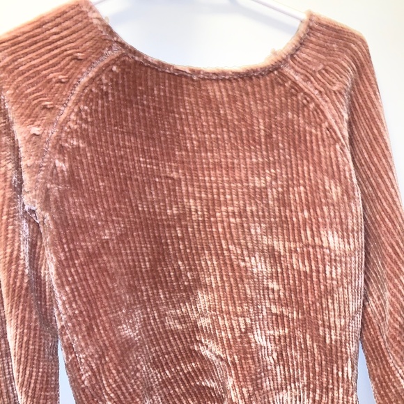 A thick fall pullover sweater (a shade of pink) - Picture 2 of 9